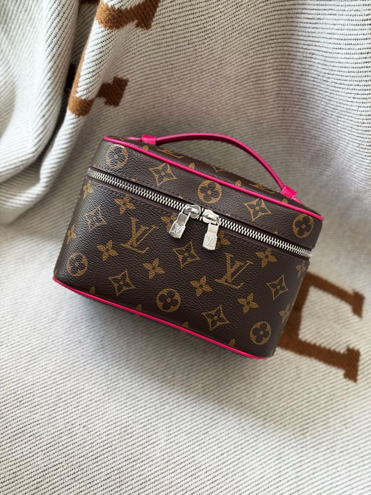 LV COSMETIC BAG NICE - Styles Available