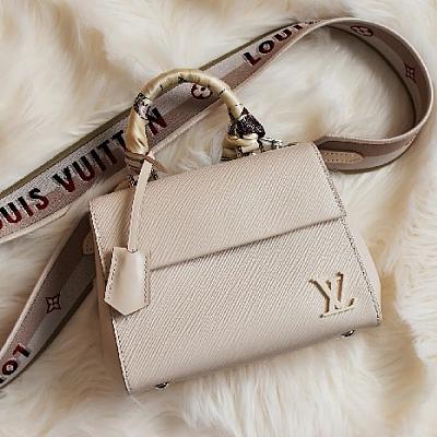 LV CLUNY BAG