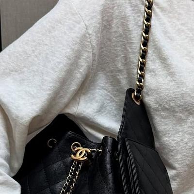 CHANEL 25 DIAMOND CHAIN HANDLE HANDBAG - Signature Collection