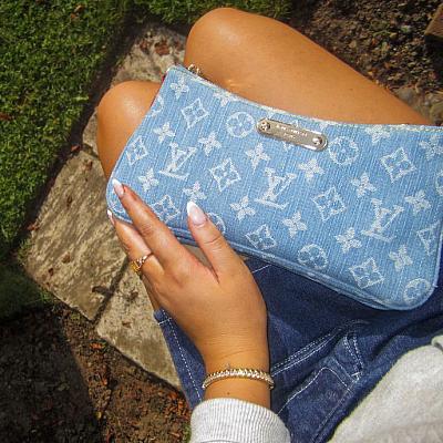 LV LIV POCHETTE